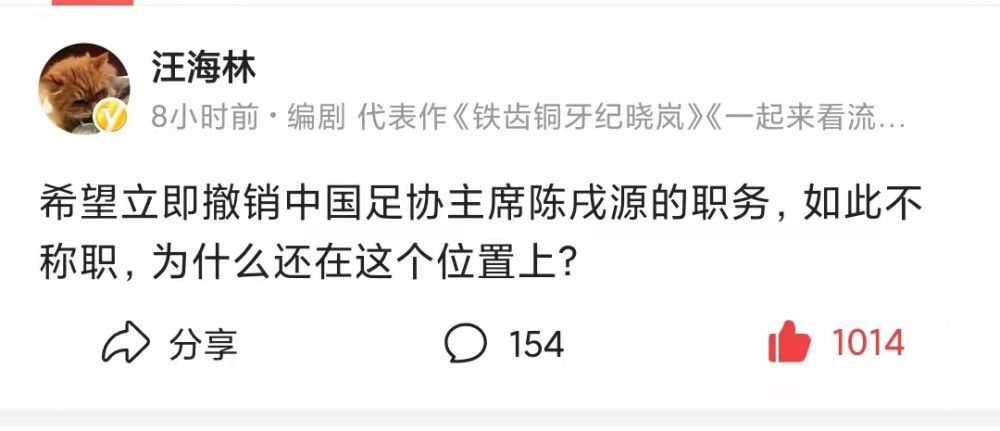 第20分钟，巴黎反击，巴尔科拉得球晃过防守球员后一脚兜射，这球击中远门柱弹出。